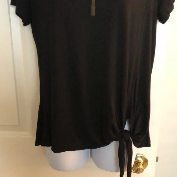 Black V-neck with side Tie/Knot - Picture 7 of 11